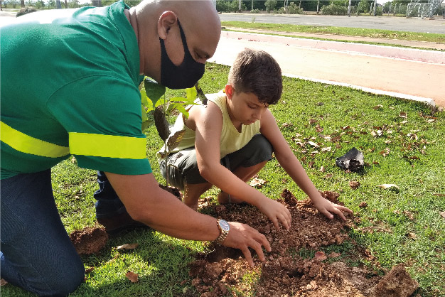 Missão ambiental fecha 2021 com plantio de 500 árvores