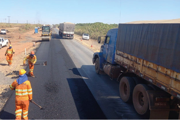 Trabalho de norte a sul na BR-163: passarela, conclusão de obra e início de recuperação