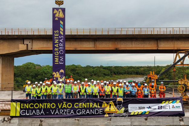 Nova ponte da Imigrantes chega ao “beijo” do vão central